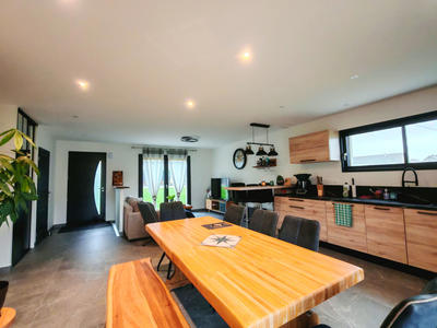 Maison - 98 m² - 5 pièces