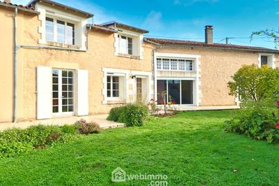 Maison - 240 m² - 8 pièces