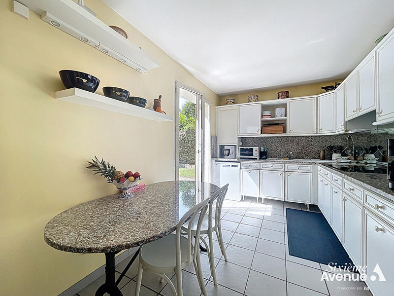 Maison - 186 m² - 8 pièces