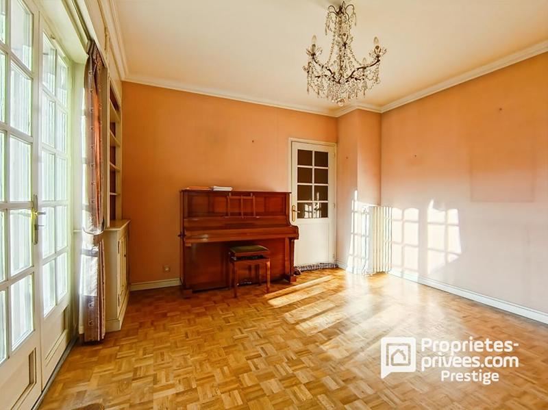 Demeure - 140 m² - 5 pièces