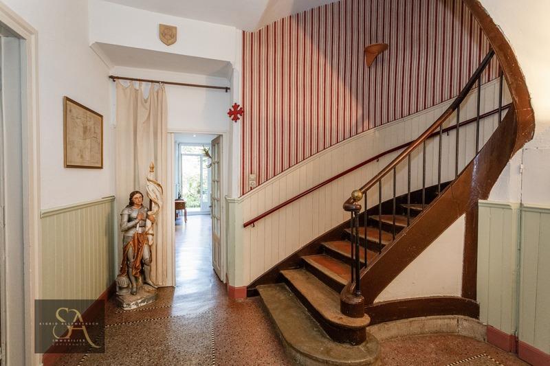 Maison - 460 m² - 13 pièces