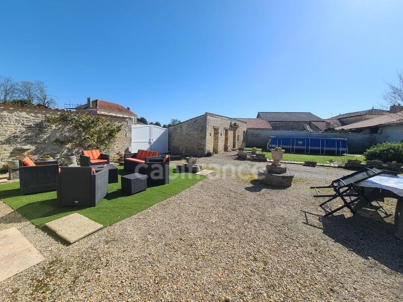 Maison - 255 m² - 8 pièces