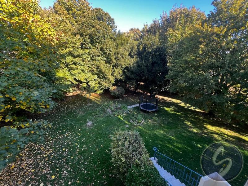 Maison - 177 m² - 8 pièces