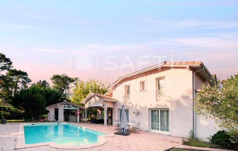 Villa - 270 m² - 9 pièces