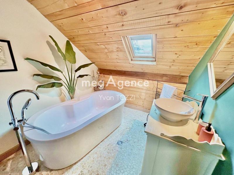 Maison - 279 m² - 12 pièces