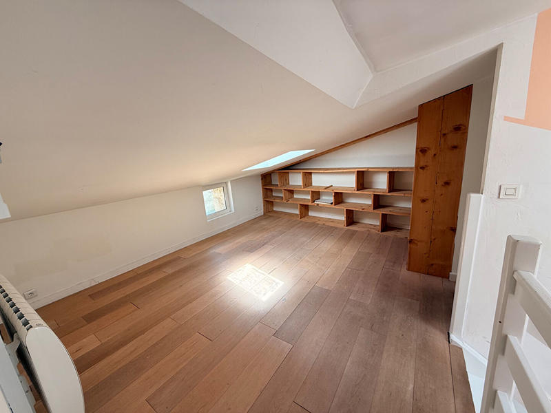 Maison - 216 m² - 9 pièces