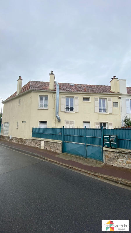 Maison traditionnelle - 165 m² - 8 pièces