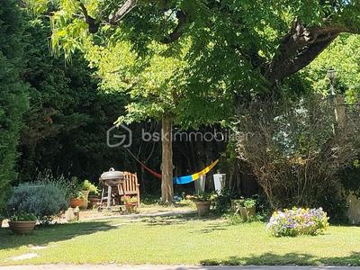 Demeure - 180 m² - 9 pièces