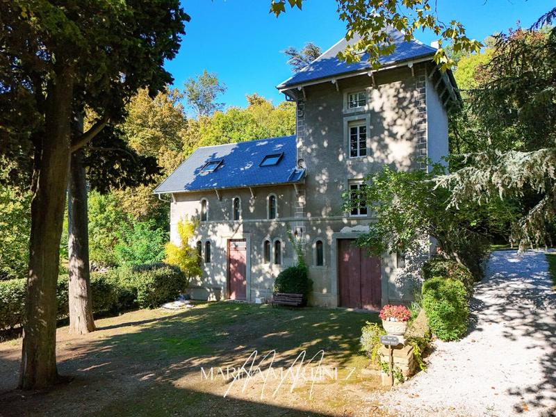 Maison - 333 m² - 14 pièces