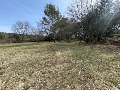 Terrain constructible - 1 500 m²