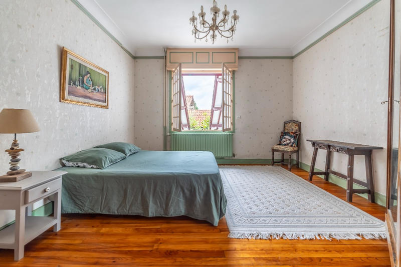 Maison - 279 m² - 9 pièces