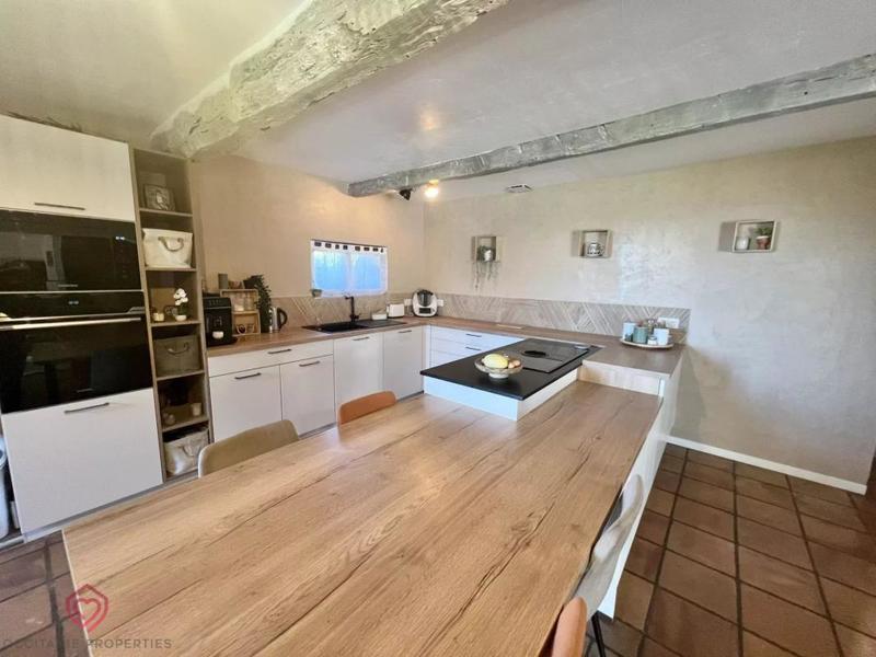 Propriété - 202 m² - 5 pièces