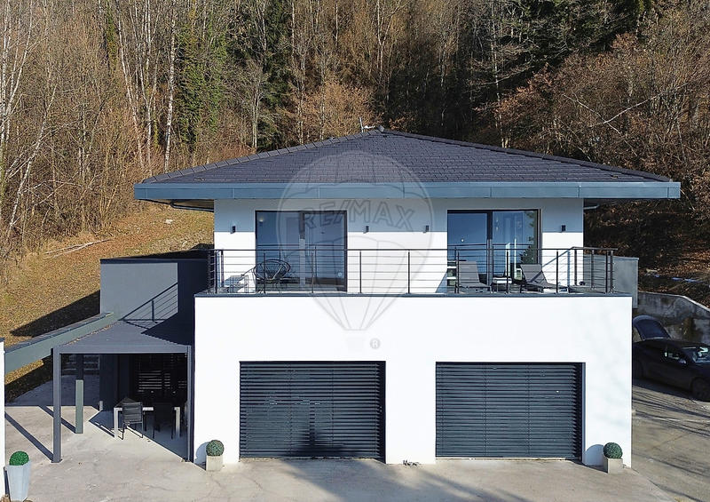 Villa - 232 m² - 6 pièces