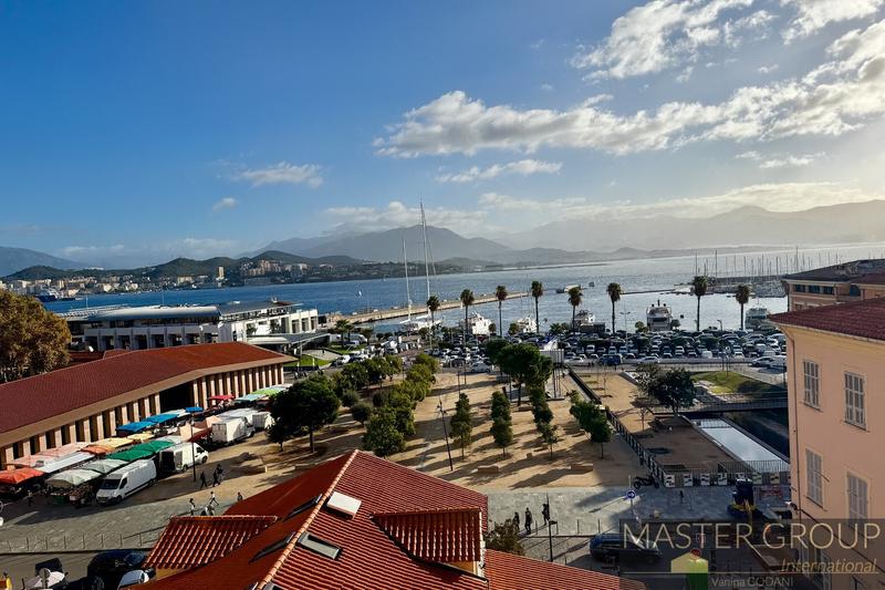 Triplex - 94 m² - 4 pièces