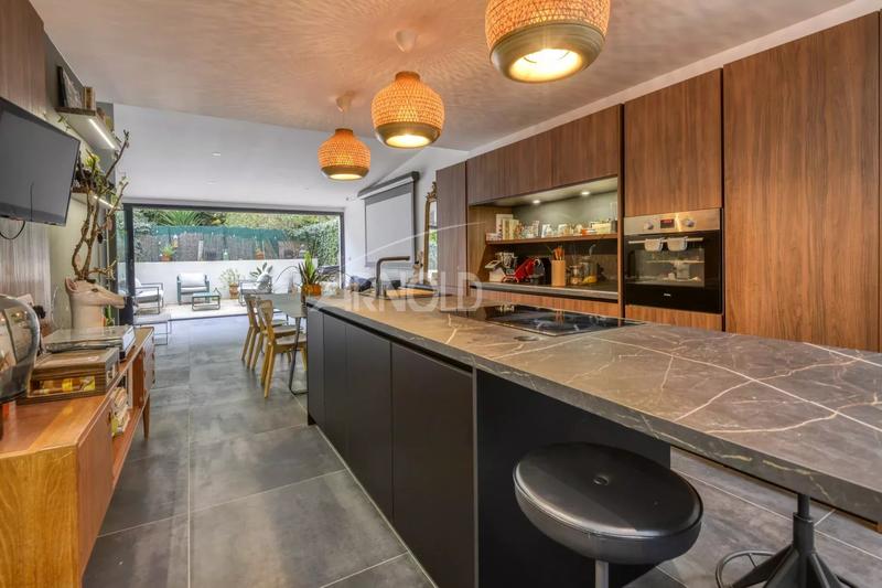 Maison - 140 m² - 5 pièces