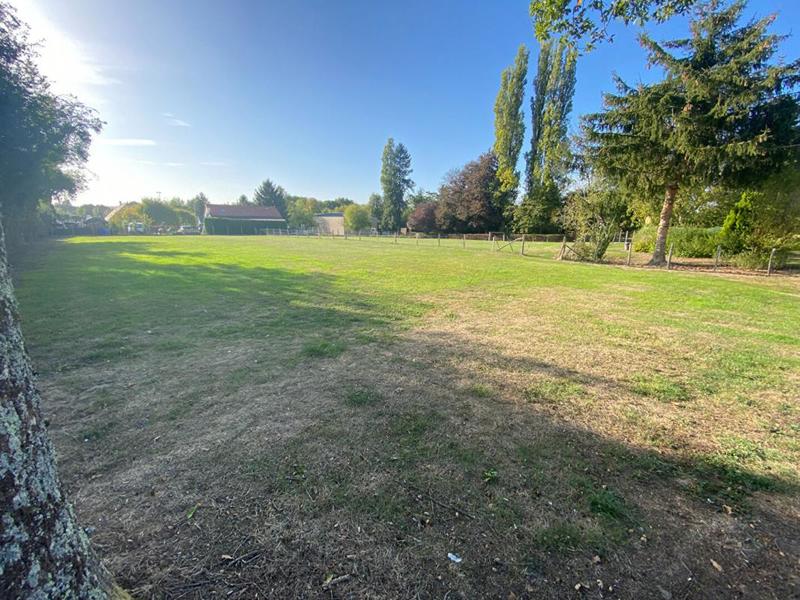 Terrain constructible - 3 600 m²