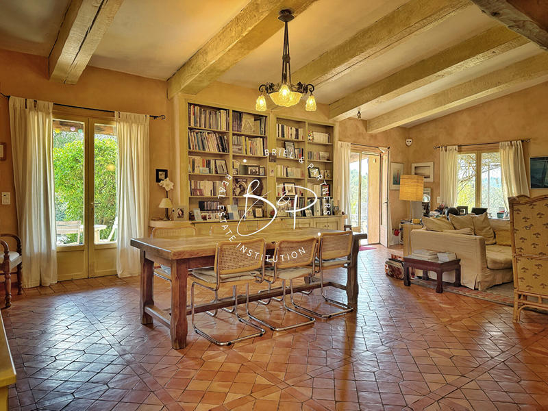 Maison - 301 m² - 13 pièces