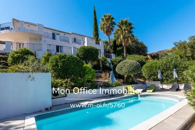 Maison - 230 m² - 8 pièces