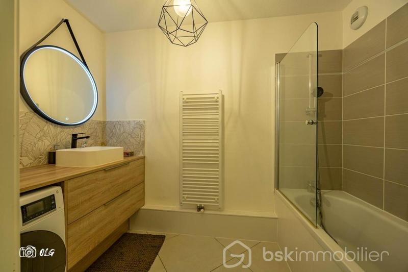 Appartement - 85 m² - 5 pièces