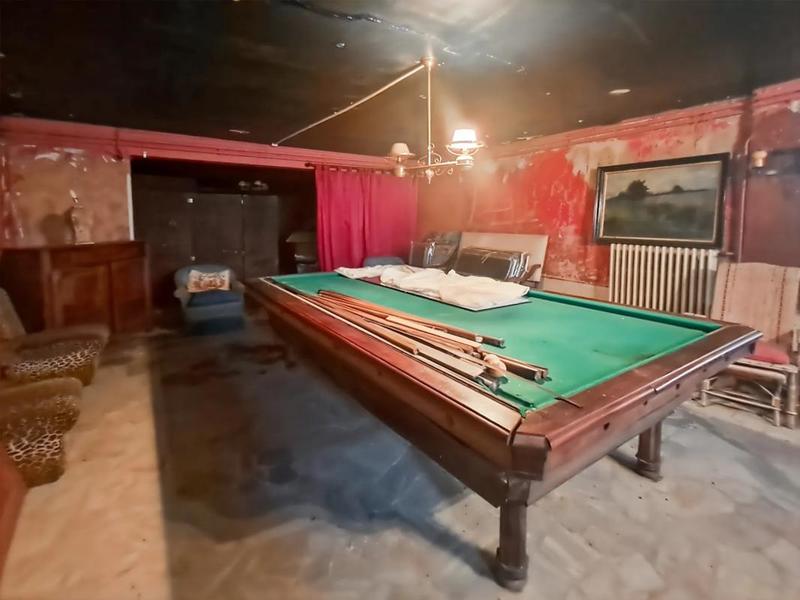 Maison - 325 m² - 11 pièces