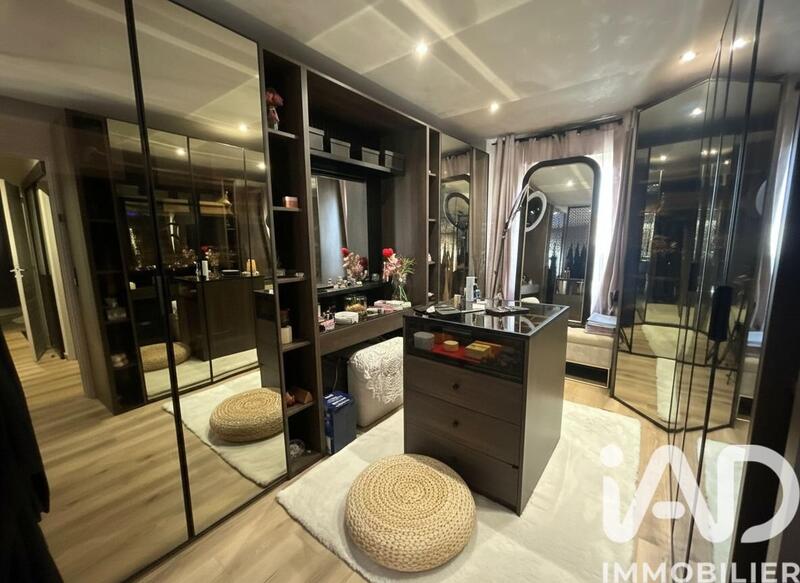 Maison - 200 m² - 7 pièces