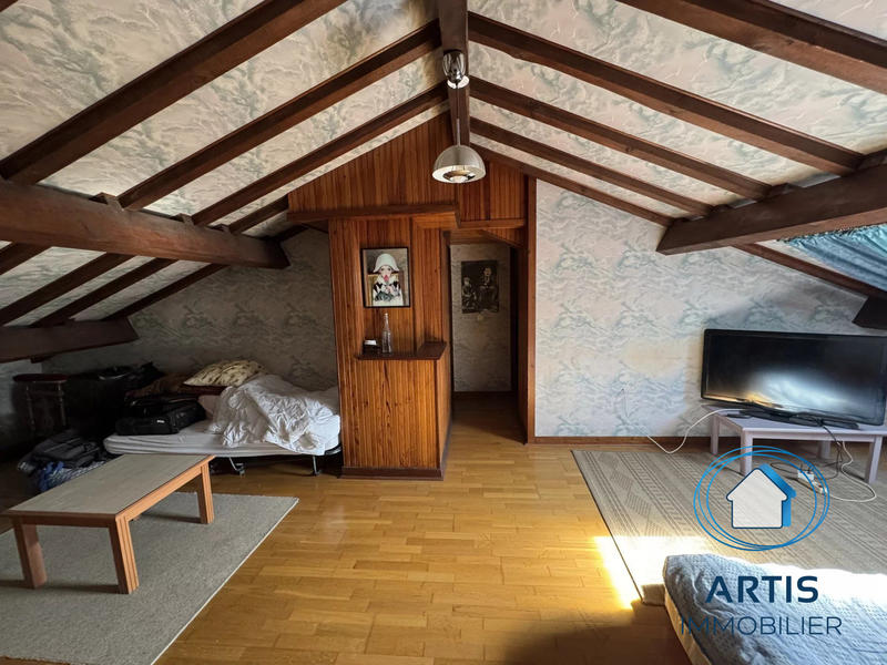 Maison - 210 m² - 8 pièces