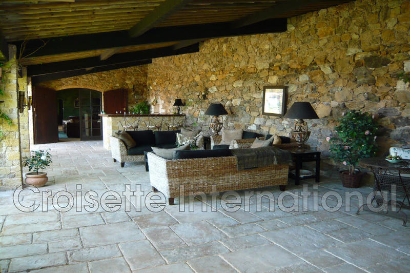 Propriété - 475 m² - 7 pièces