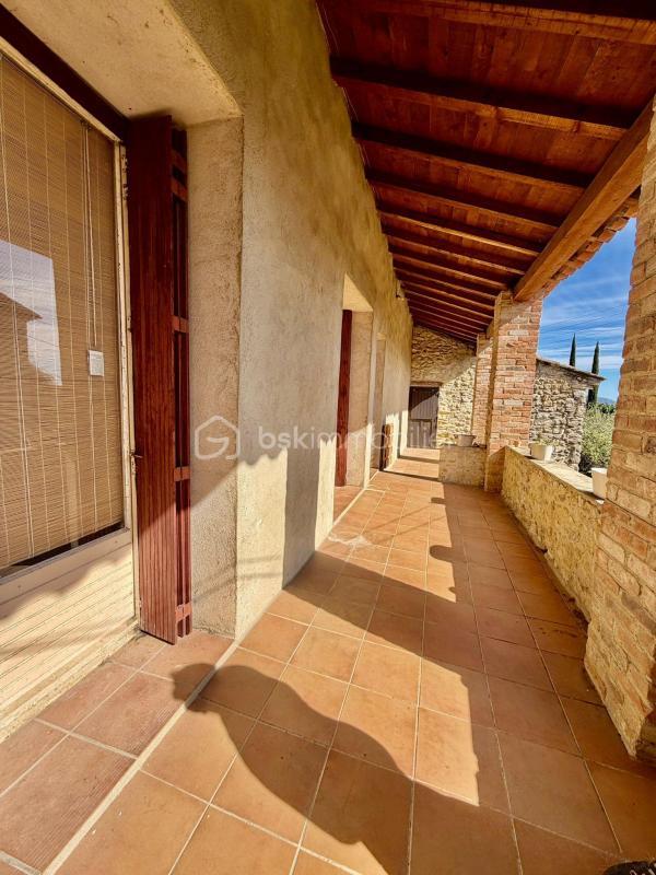 Mas - 2 600 m² - 9 pièces