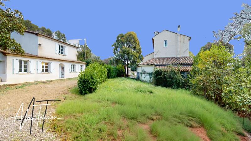 Maison - 290 m² - 10 pièces