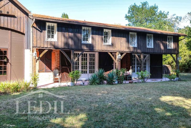 Demeure - 320 m² - 7 pièces