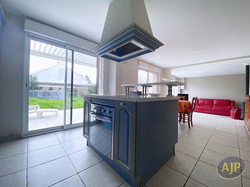 Maison - 182 m² - 7 pièces