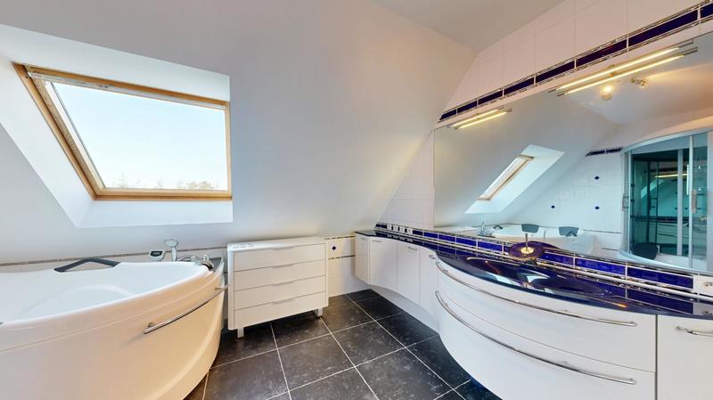 Maison - 210 m² - 5 pièces