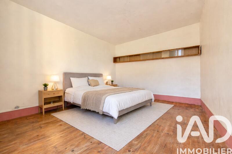 Maison - 180 m² - 8 pièces