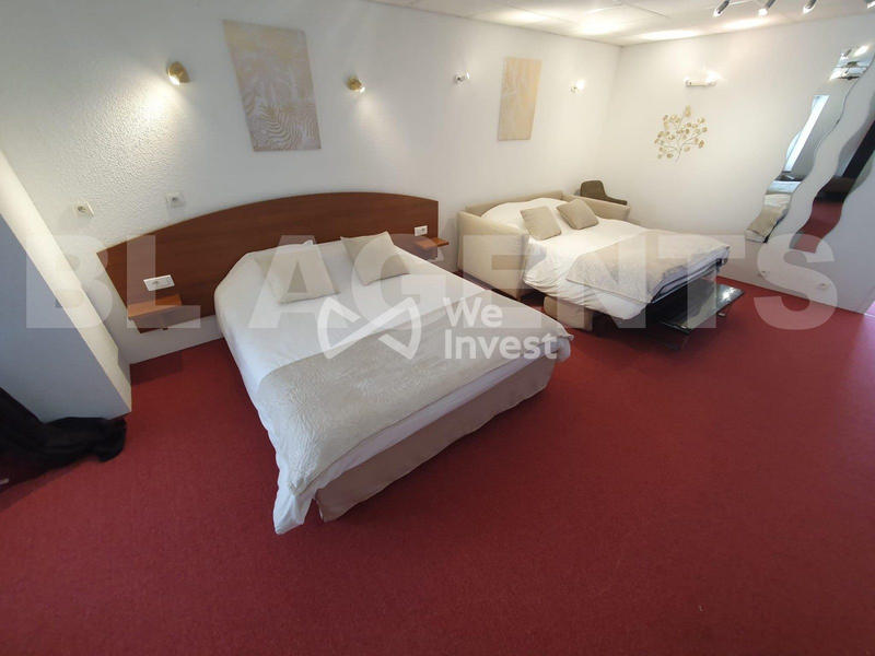 Maison - 637 m² - 20 pièces