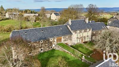 Maison - 270 m² - 11 pièces