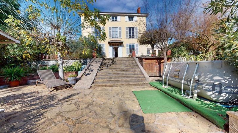 Maison - 280 m² - 7 pièces