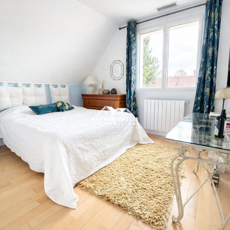 Maison - 238 m² - 9 pièces