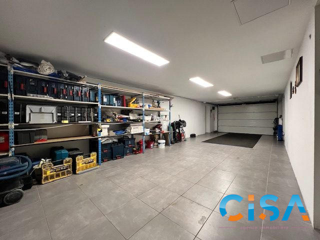 Villa - 211 m² - 8 pièces