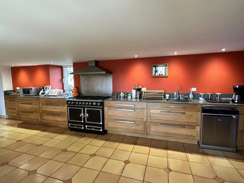 Corps de ferme - 300 m² - 9 pièces