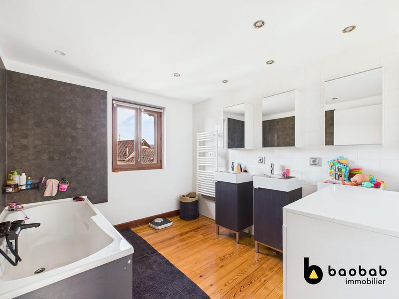 Maison - 199 m² - 8 pièces