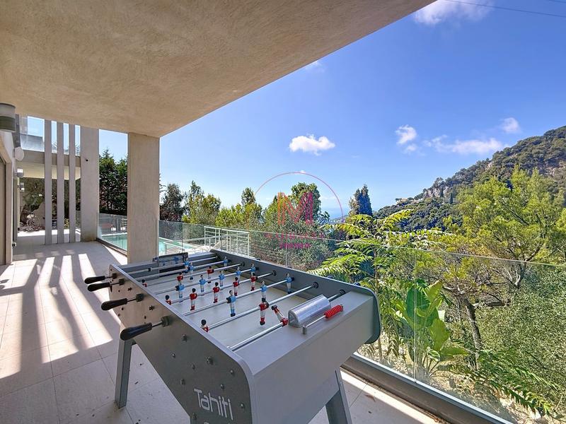 Maison - 216 m² - 6 pièces