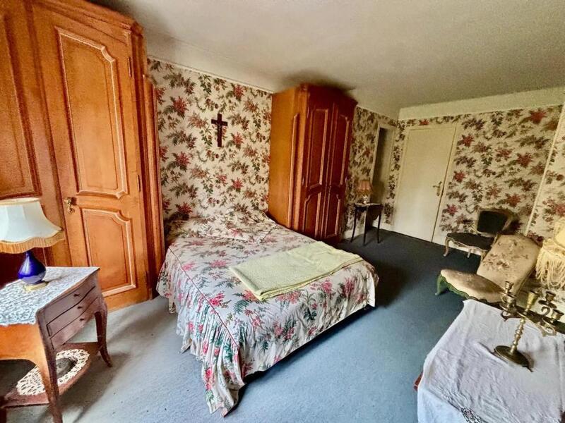 Maison - 303 m² - 12 pièces