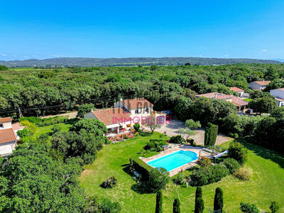 Maison - 200 m² - 8 pièces