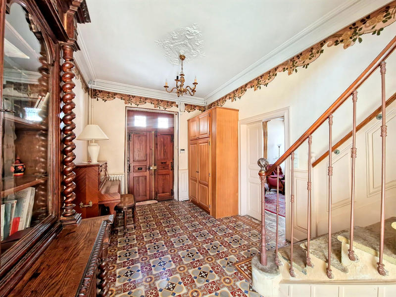 Maison - 221 m² - 8 pièces