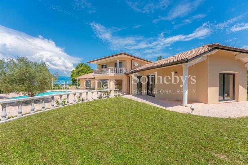 Maison - 210 m² - 6 pièces