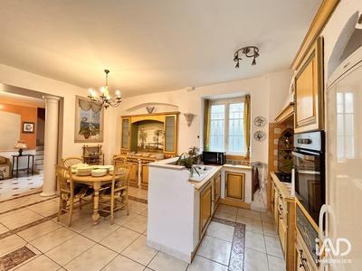 Maison - 265 m² - 10 pièces