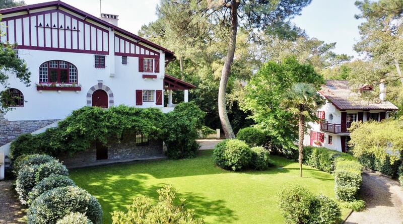 Maison - 450 m² - 13 pièces