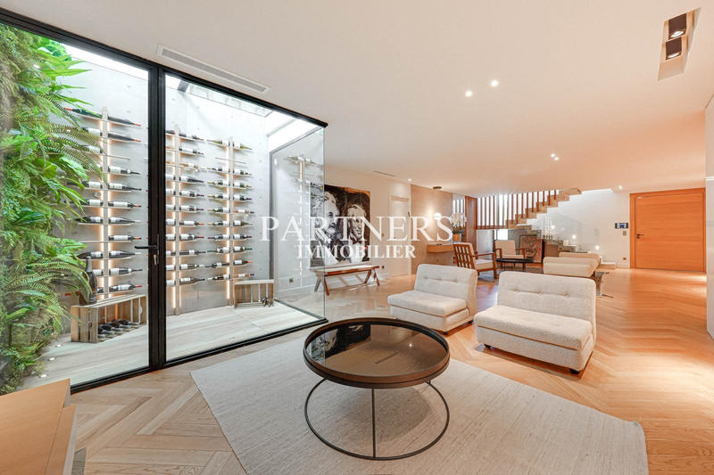 Maison contemporaine - 350 m² - 6 pièces