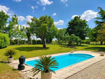 Maison - 360 m² - 8 pièces