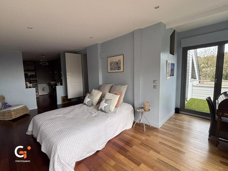 Maison - 255 m² - 9 pièces